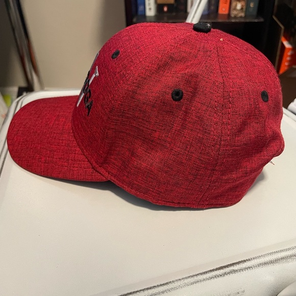 Men’s Chattanooga TN Dark Red SnapBack Hat. Slight Bill Curve. Gently Used - Picture 2 of 7